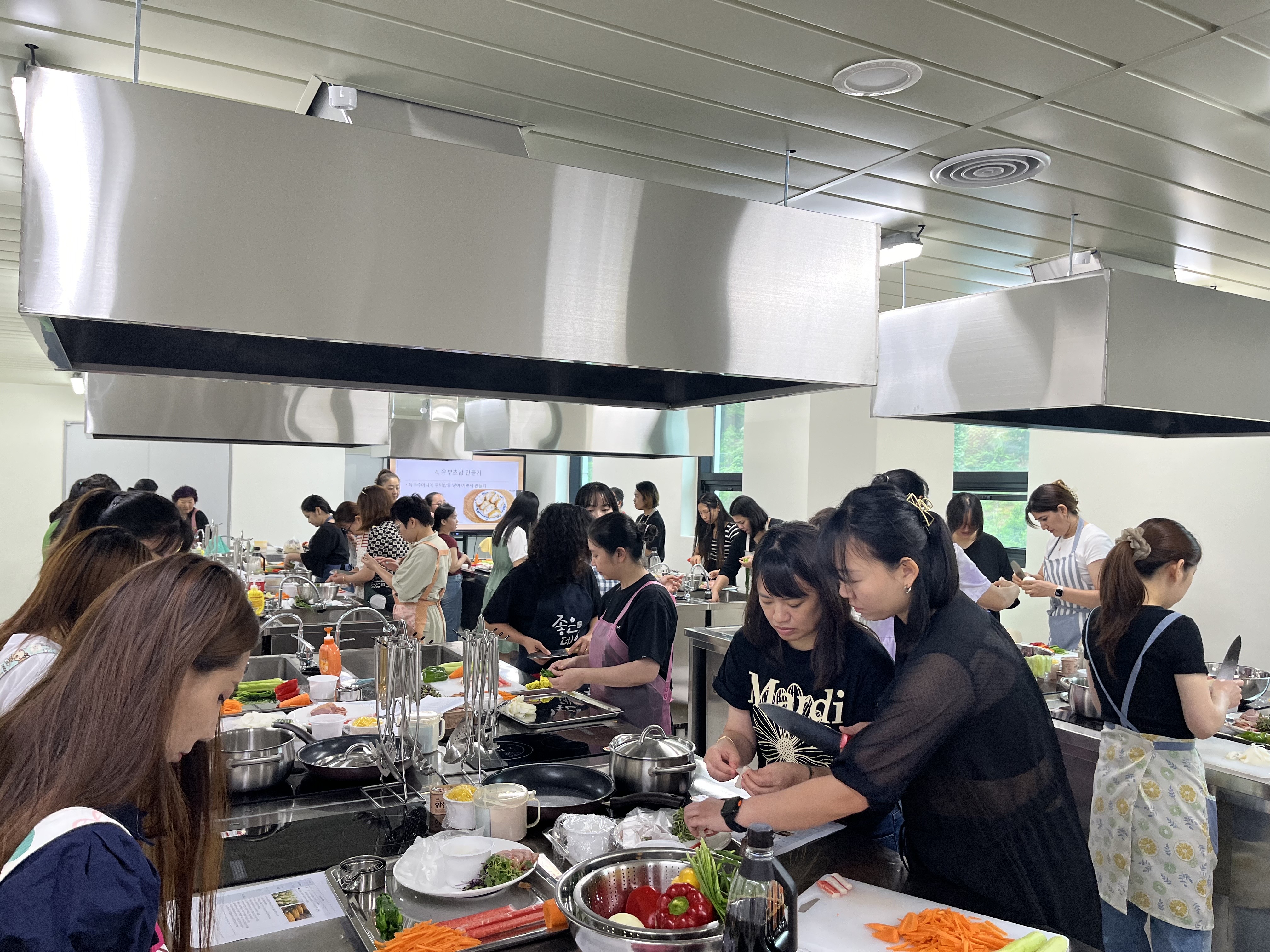 거제시가족센터 작은다문화학교 문화반 ‘한국음식만들기’ 추진 현장 이미지