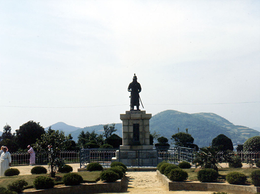 옥포정(옛 옥포정에 있던 이순신 장군 동상)