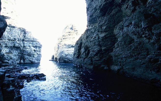 해금강 십자동굴